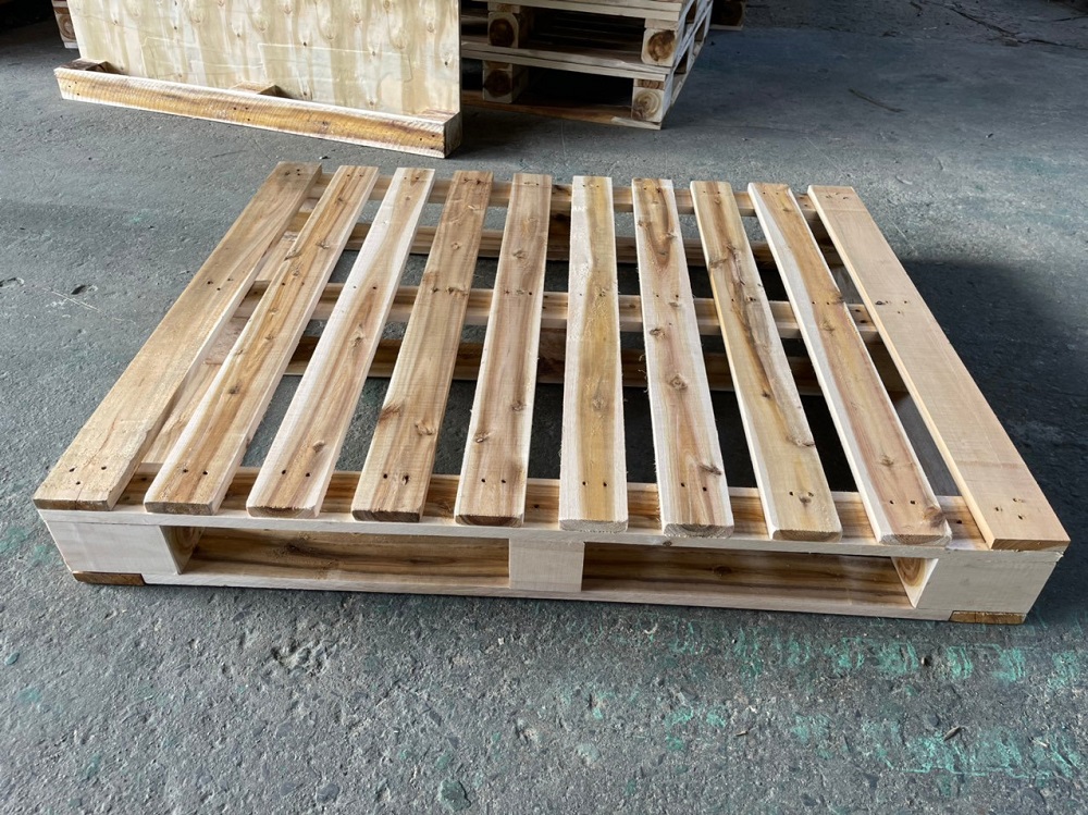 Tấm pallet gỗ (kích thước: Dài 1m2 x Rộng 1m x Cao 15cm)