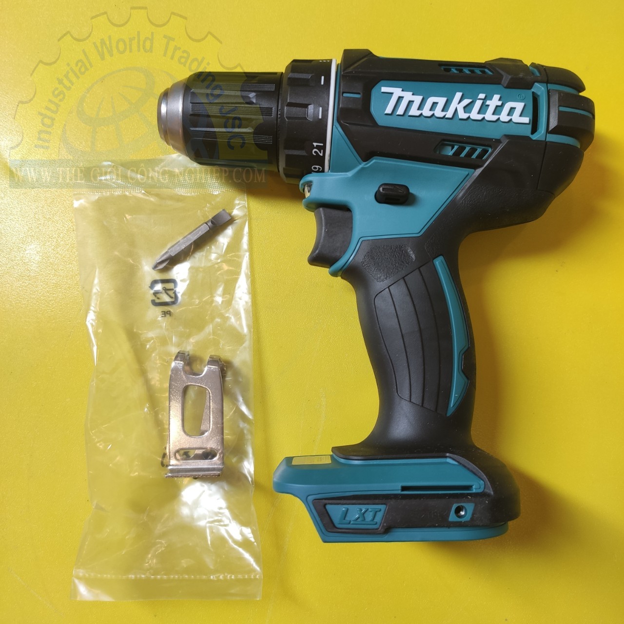 Máy khoan và vặn vít dùng pin 18V Makita DDF482Z
