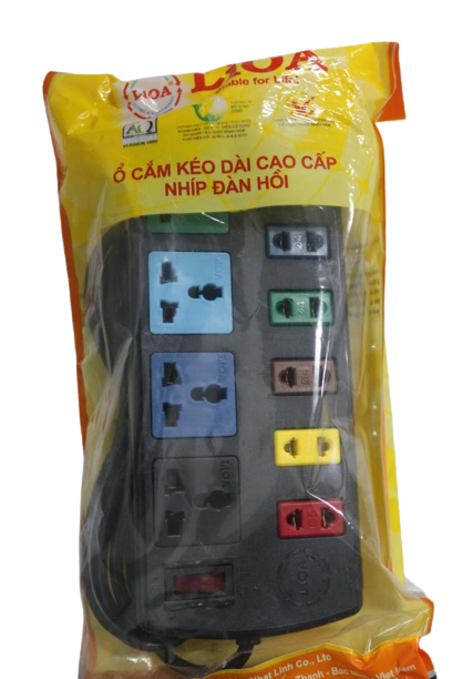 Ổ cắm điện đa năng LiOA 4D6S32, 4 ổ đa năng và 6 ổ hai chấu, chiều dài 3m, công suất 2200W/250V, có 1 công tắc.