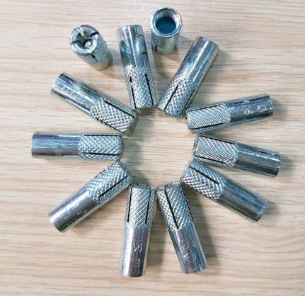 Tắc kê đạn M16