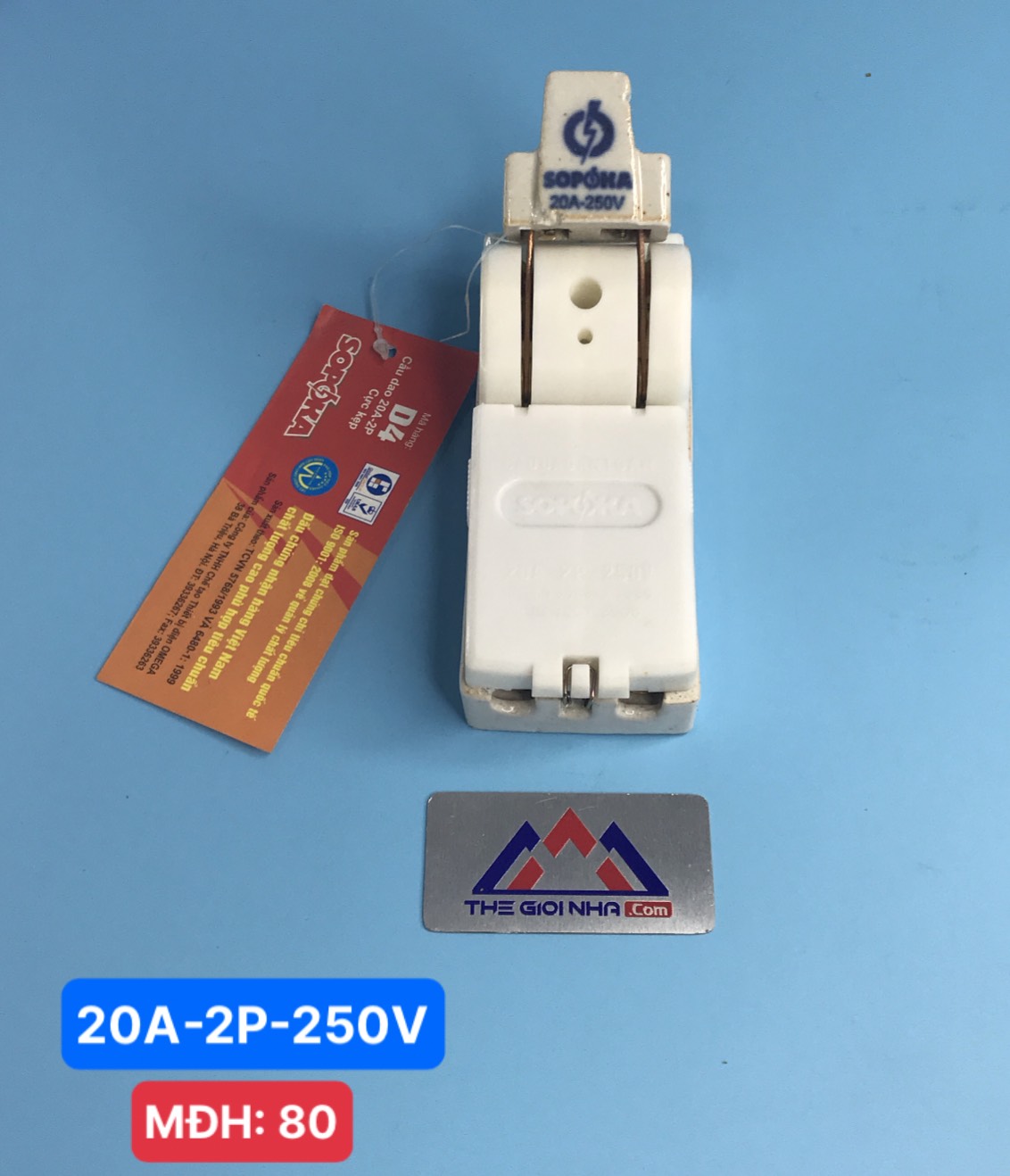 Cầu dao đế sứ cực kẹp 2P 20A Sopoka D4