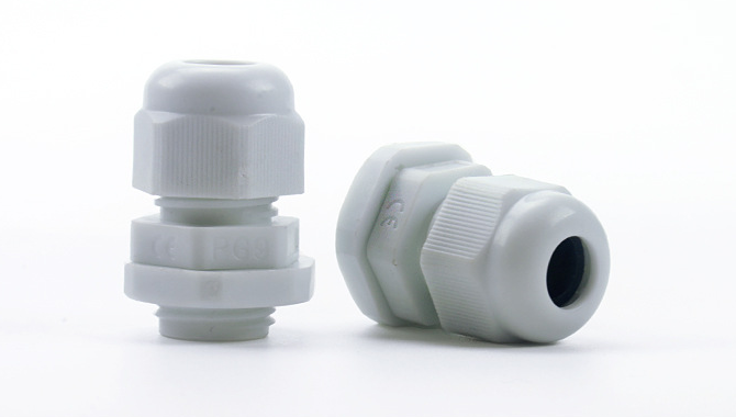 Ốc xiết cáp nhựa màu trắng PG 16 Tiến Phát, dùng cho cáp có đường kính ngoài 10-14mm