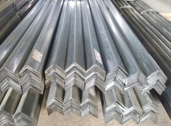 Sắt V4 mạ kẽm kích thước 40×40 mm, dày 2 li màu trắng, dài 6m