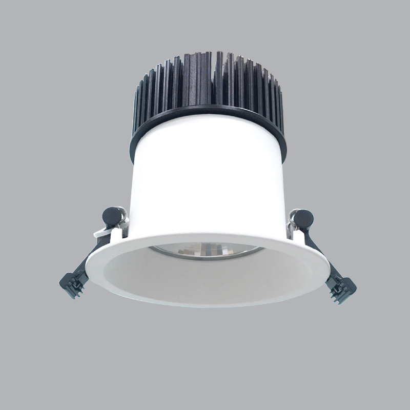 Đèn LED Downlight MPE 12W DL65-12V chống ẩm, ánh sáng vàng, loại tròn âm trần