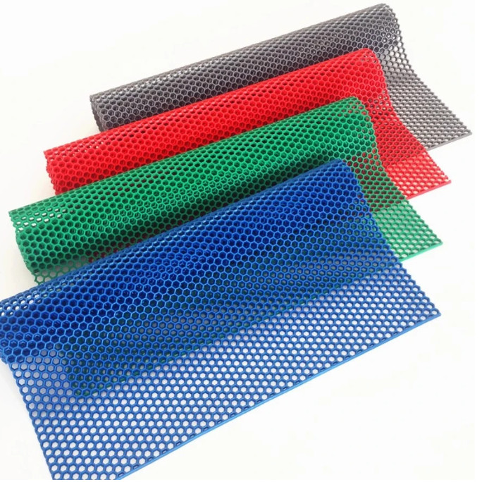 Thảm nhựa lưới tổ ong nhựa PVC màu đỏ khổ 0.9x20m dày 3mm 18m2/cuộn