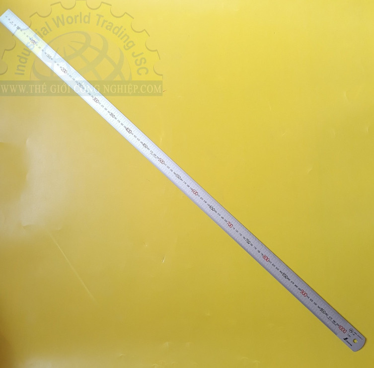 Thước lá thẳng SHINWA 13048, chiều dài đo 1000mm, 1050x35x1.5mm, chất liệu Inox mạ nhũ