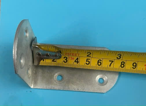 Bas ke vuông gốc sắt xi trắng 8 lổ 8x5cm dày 2.5mm