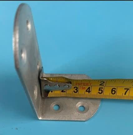 Bas ke vuông gốc sắt xi trắng 8 lổ 8x5cm dày 2.5mm