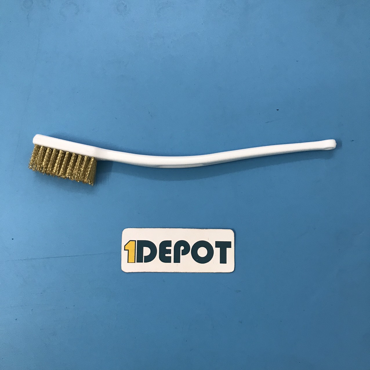 Bàn chải cước sợi đồng mềm, cán nhựa, dài 17.5cm x 1.5cm