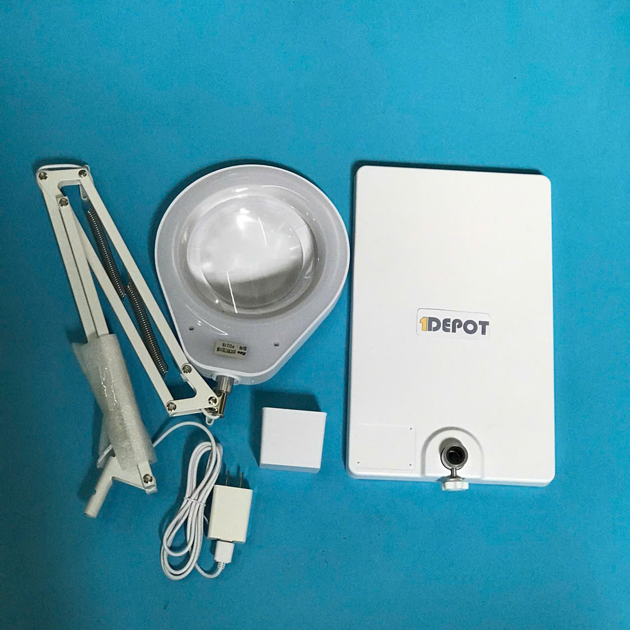 Kính lúp để bàn PD178, thấu kính phổ thông 10X, có điều chỉnh ánh sáng