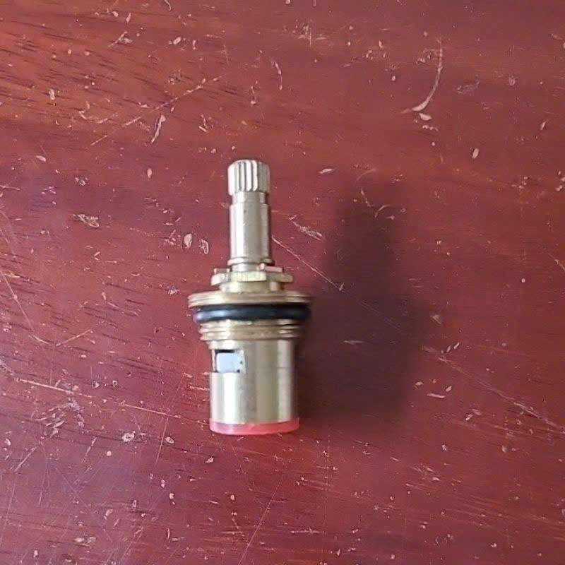 Ruột vòi nước chân thấp, kích thước 43x16.5x7.5mm, chất liệu đồng