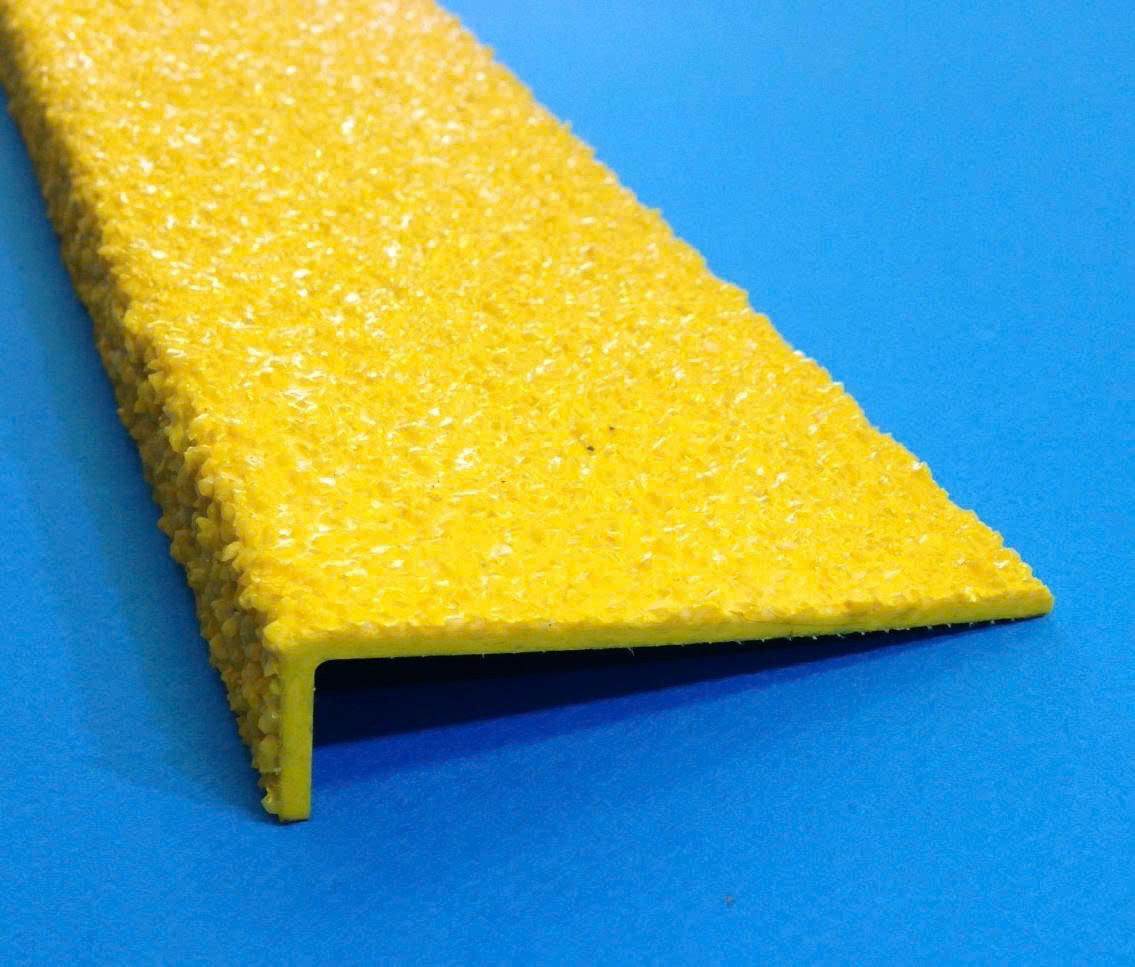 Tấm ốp bậc frp phủ hạt chống trượt chất liệu compossite kích thước 80x20x600mm