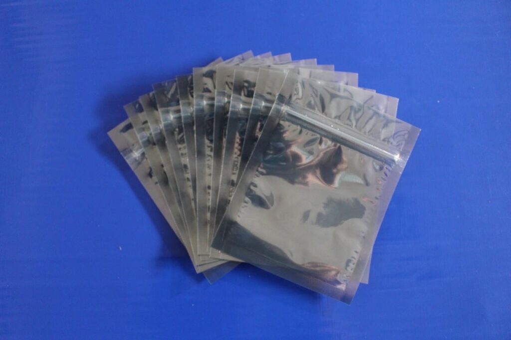 Túi zip khóa miệng chống tĩnh điện ESD, kt 30x40cm, 100c/túi, chất liệu tổng hợp